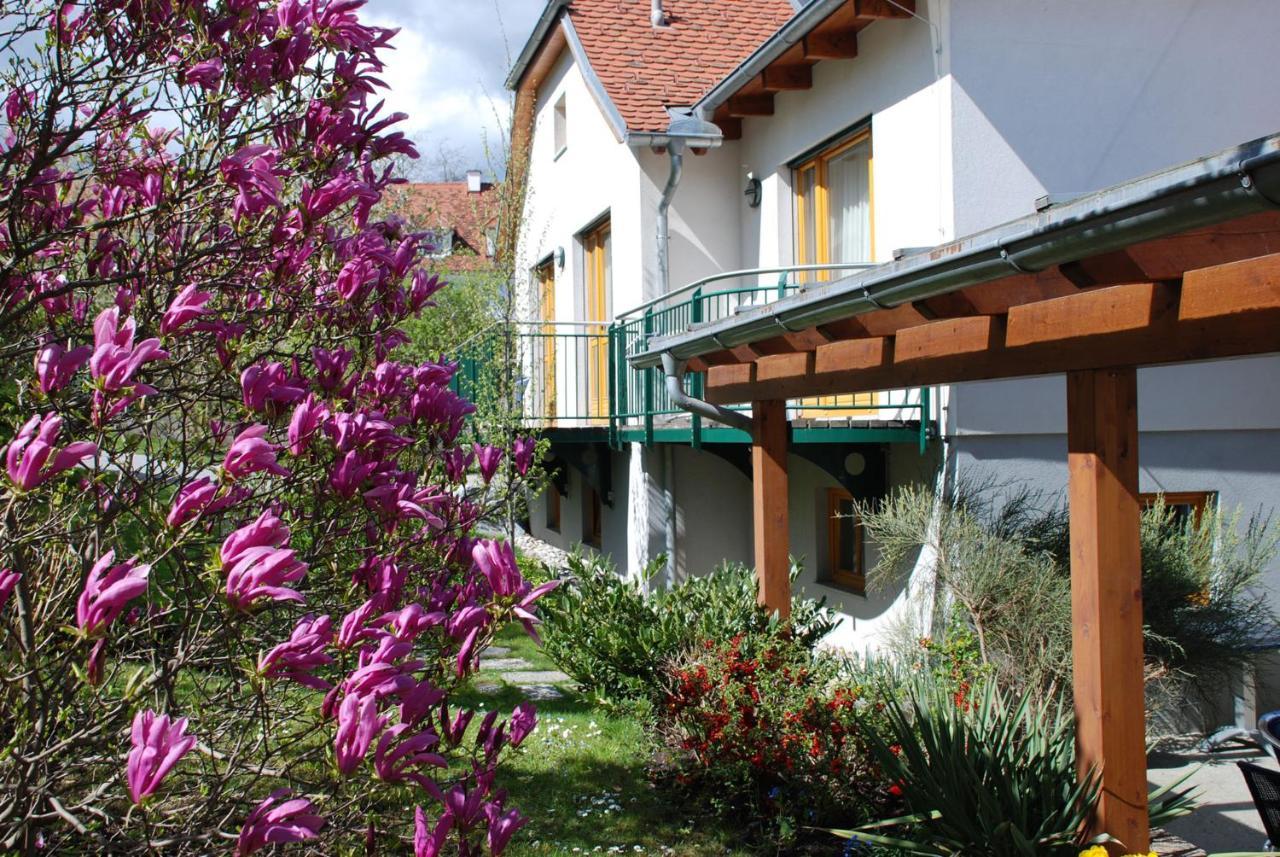 Pension Christina Weiz Exteriör bild